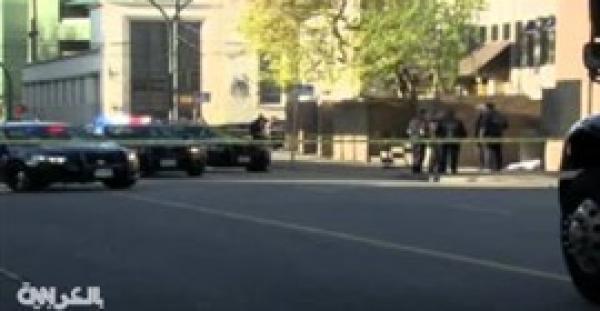 بالفيديو.. لحظة قتل رجال الشرطة رجلًا هائجًا طعن 3 أشخاص