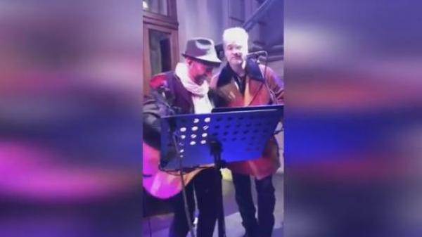 في فيديو نادر: الأمير مولاي هشام يُغني أغنية شهيرة ويشعل الفايسبوك