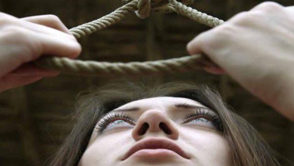 في واقعة غامضة جدا...شابة متزوجة تضع مولودها وتنتحر بعدها داخل المستشفى