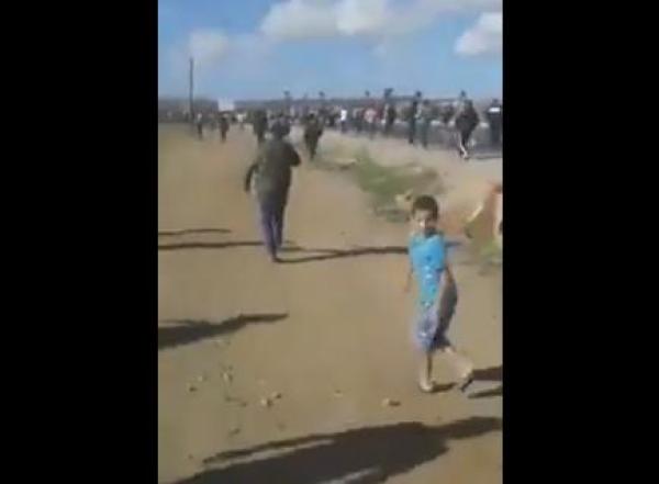 بالفيديو .. حالة غضب تجتاح قرية "بني درار" على الحدود المغربية الجزائرية بعد مقتل مغربي رمياً بالرصاص