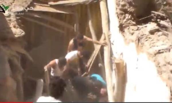 شاهد: فتاة سورية من تحت الأنقاض"عمو لا تصورني ماني متحجبة"