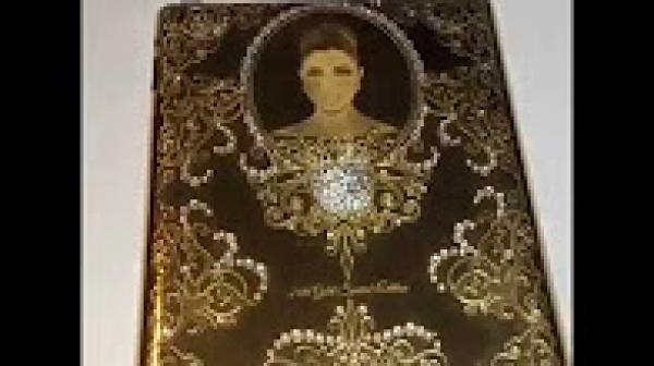 دنيا بطمة تحصل على هدية " أيباد مرصع بأحجار الشوارفسكي ومطلي ذهب