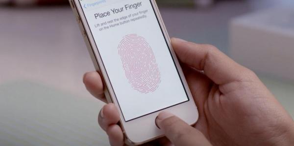 مستشعر البصمة في هاتف أبل لن يعمل في أي هاتف أخر