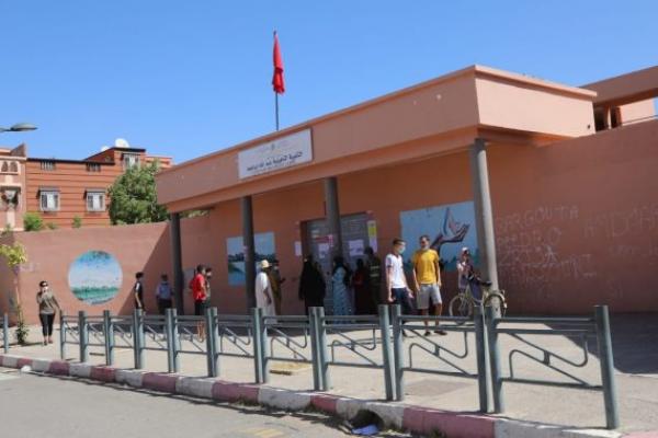 حقوقيون يحتجون على إغلاق أبواب ثانوية عمومية في وجه تلميذ مصاب بمرض السرطان