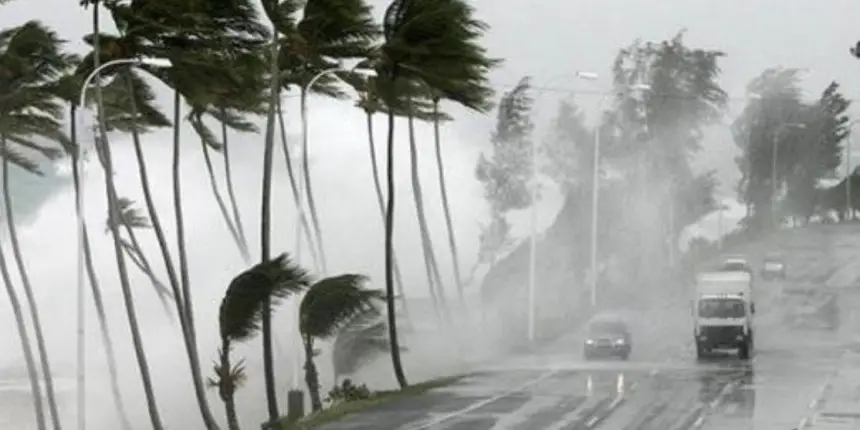 نشرة إنذارية "حمراء" ..  أمطار غزيرة تصل إلى 150 ملم ورياح قوية مرتقبة بعدد من مناطق المملكة