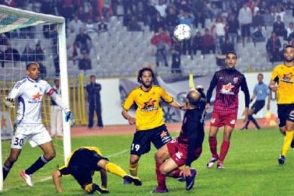 شغب الجماهير يوقف النقل التلفزيوني لمباراة قمة كأس الجزائر