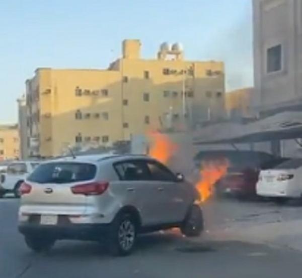 في موقف بطولي: مواطن يسحب سيارة مشتعلة بعيداً وينقذ السكان من كارثة حقيقية