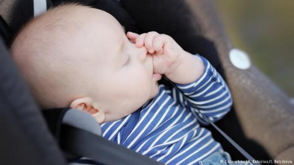 على عكس ما يشاع.. مص الأصابع وقضم الأظافر عند الأطفال صحي