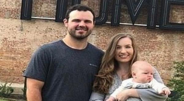 لاعب بيسبول أمريكي يكتشف بالصدفة مقتل زوجته وطفله وحماته عبر فيسبوك