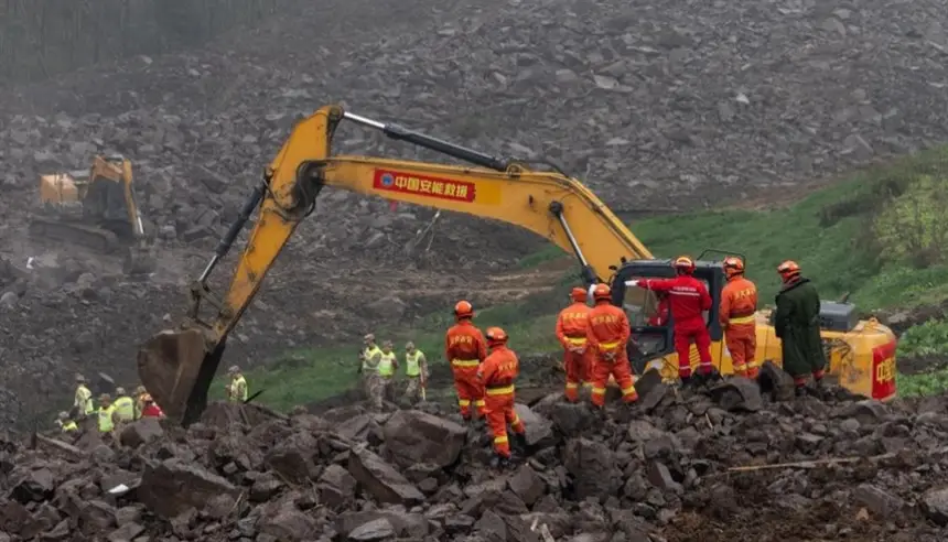 انهيار أرضي في الصين يخلّف 28 مفقوداً ويعيق عمليات الإنقاذ