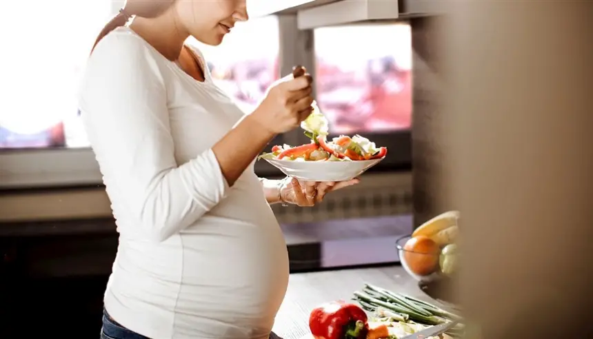 دراسة: النظام الغذائي للأم أثناء الحمل قد يزيد خطر التوحد وفرط الحركة لدى الأطفال