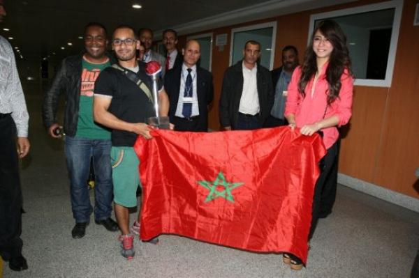 استقبال حاشد لمحمد الريفي الفائز بلقب "إكس فاكتر" بمطار محمد الخامس