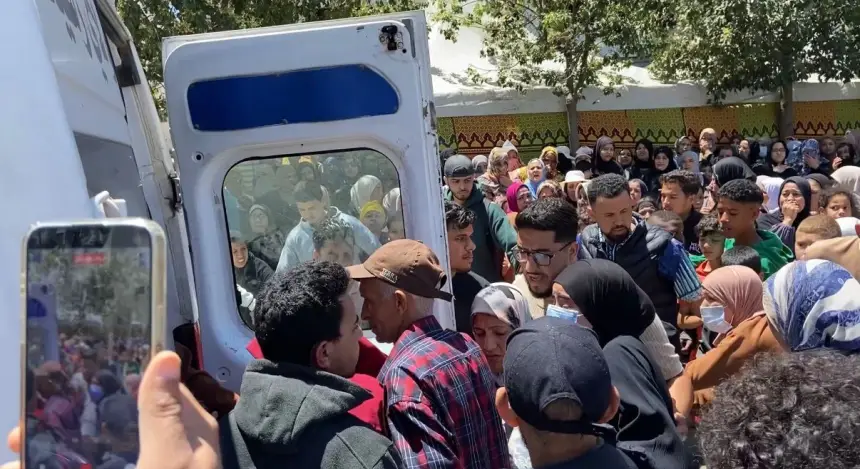 وداع مهيب للشابة ضحية مشغلها بـ”كاش بليس”بالدار البيضاء..دموع وانهيار في اللقاء الأخير مع العائلة