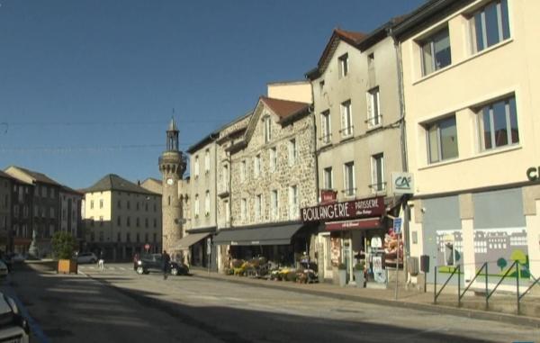 بلدة فرنسية تمردت على قرار الحكومة وتركت متاجرها مفتوحة رغم الإغلاق المفروض