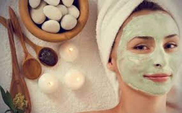 4 خلطات طبيعية لبشرة نضرة