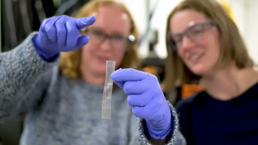 علماء يطورون مادة قابلة للتمدد والتقلص بطريقة مدهشة(فيديو)