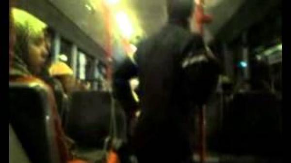 طنجة : صعود شخصين إلى الحافلة دون تذكرة يتسبب في فوضى وهلع في صفوف الراكبين