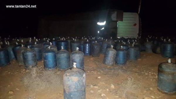 إنقلاب شاحنة لنقل قنينات الغاز بالمدخل الشمالي لمدينة طانطان