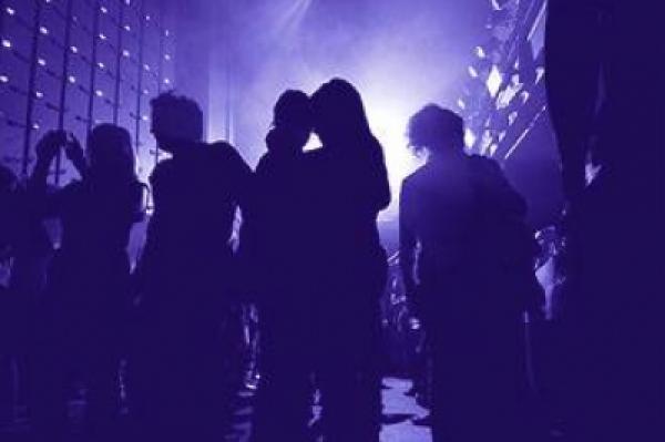 برلمان مولدوفيا يقر قانونا يغرم زبائن الدعارة 500 دولار