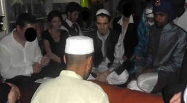 مطالبات بسحب الجنسية من إمام جزائري يبيح زواج المثليين