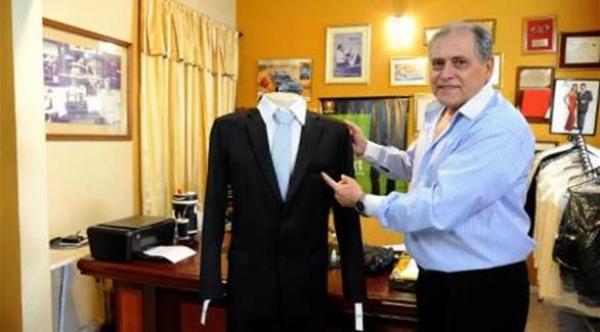 خياط شهير من الباراغواي يكافح الفساد ببزات بلا جيوب