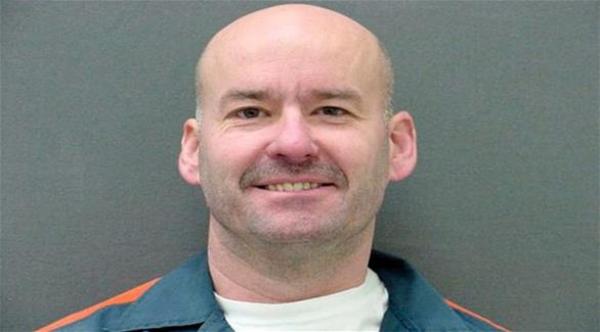 سجين يحصل على تعويض سخي لعدم السماح له بمعانقة زوجته