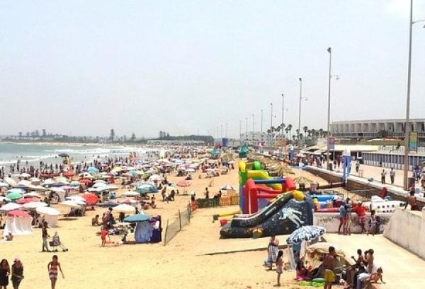 مكتبة شاطئية للقراءة ما بين 22 غشت وثاني شتنبر بشاطئ "دوفيل" بالجديدة