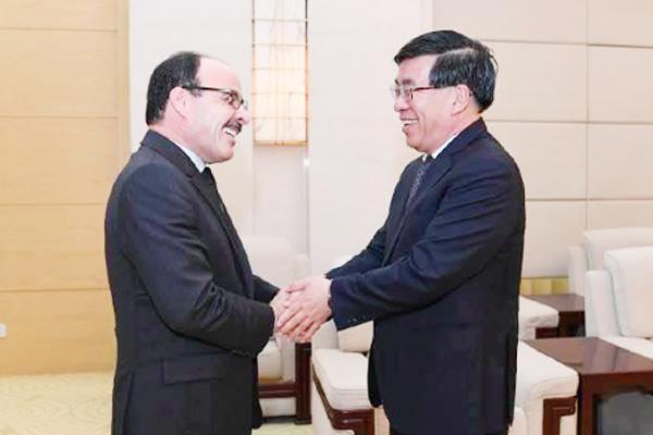 العماري مستغرب من الخطاب التشكيكي حول اتفاقياته الاقتصادية مع الشركات الصينية بحضور الملك محمد السادس