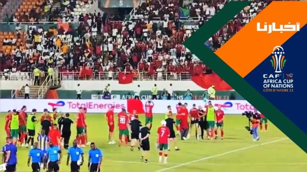 هكذا احتفل لاعبو الفريق الوطني مع الجماهير بعد الفوز على تنزانيا