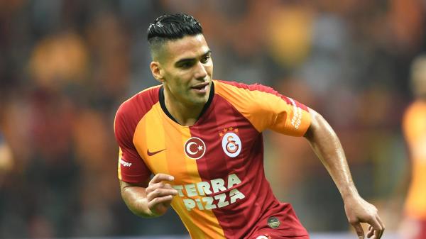 "فالكاو" يستغرب من طريقة احتفال اللاعبين بالأهداف