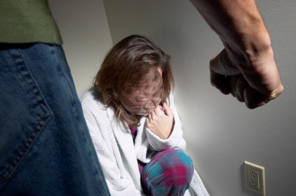 اعتقال شخص اغتصب شقيقة زوجته وافتض بكارتها بأزيلال