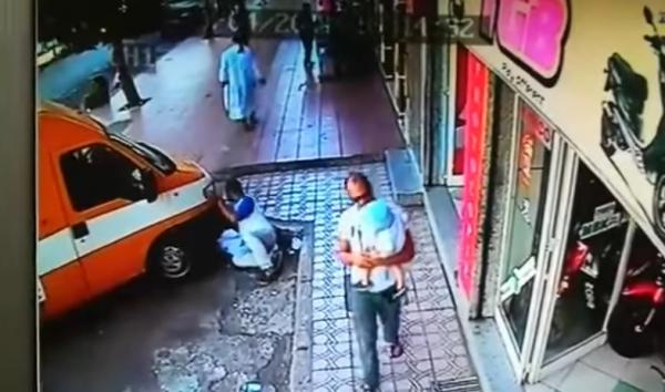 فيديو خطير...حافلة للنقل المدرسي تدهس سائقها وترسله إلى المستعجلات بالدارالبيضاء