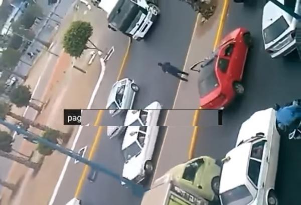 شاهد لحظة سرقة سائق طاكسي بحي مولاي رشيد من طرف مراهقين