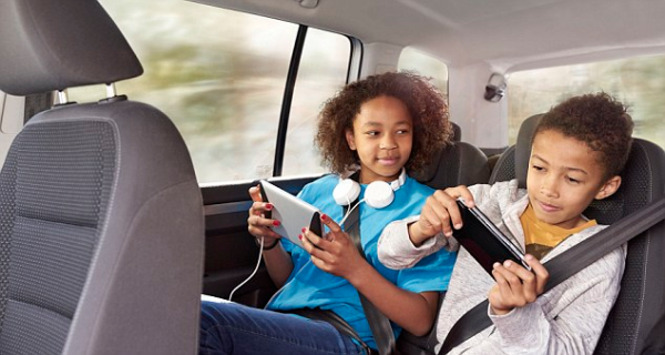 كيف يمكن تجنب الغثيان أثناء السفر بالسيارة ؟