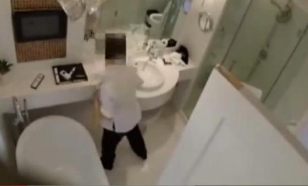 بالفيديو: فنادق 5 نجوم تنظف فيها الحمامات وكؤوس الشرب بنفس القماشة