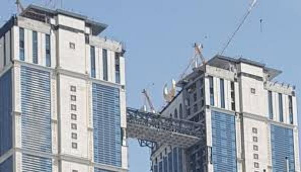 بالصور.. السعودية تشيد أعلى مصلى معلق في العالم يطل مباشرة على الكعبة