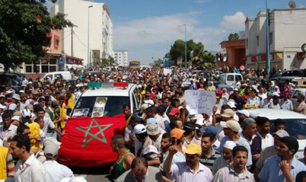 موكب جنائزي كبير في  تشييع جثمان كمال عماري