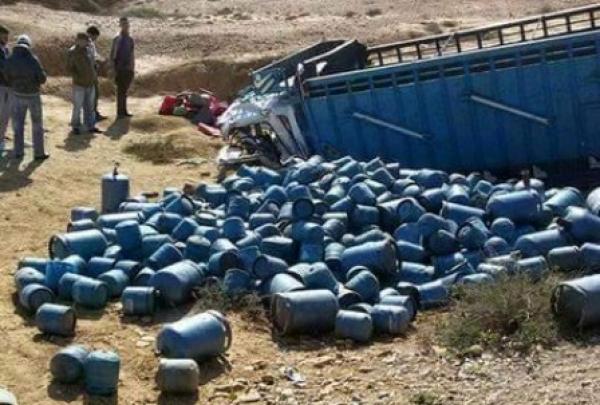 طانطان...انقلاب شاحنة محملة بقنينات الغاز كاد يتسبب في كارثة