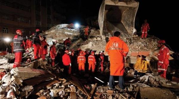 صراصير ذكية للعثور على الناجين بين الأنقاض