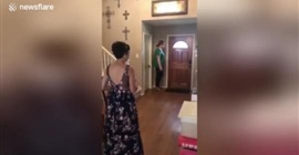 رد فعل شاب فاجأته صديقته المصابة بالشلل بالسير (فيديو)