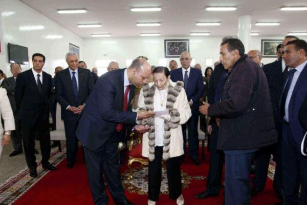 موقف رائع من عمة الملك الأميرة للا مليكة بعد تسلط أحد " خدام الدولة " على مصلي مسجد قرب إقامتها