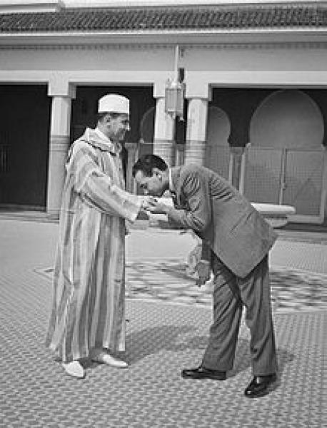 من التاريخ : هكذا هدد الملك محمد الخامس بتنحية الراحل الحسن الثاني عن ولاية العهد !!!