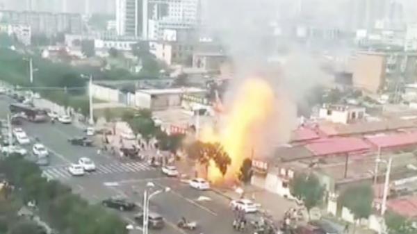 لحظة انفجار غاز في مطعم في الصين