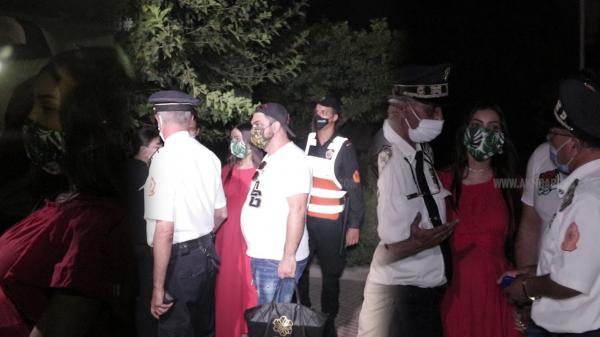 قبل النطق بالحكم.. دنيا بطمة تغادر المحكمة بصعوبة وسط هتافات "وا على شوهة" و"كلنا المديمي"