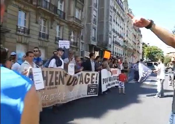 تظاهرة رافضة للدستور أمام سفارة المغرب بفرنسا 