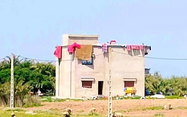 بالصور: جمعويون بـ"صباح" يستنكرون تناسل عشرات "المباني العشوائية" ويحذرون المصالح المركزية من تكرار سيناريو "الصخيرات"