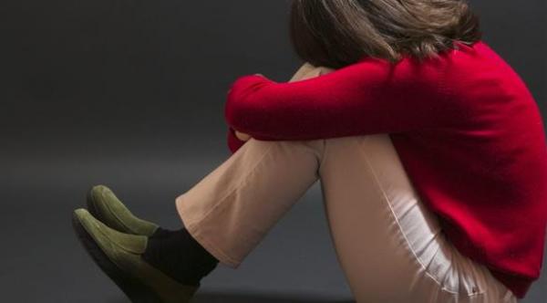 هل يؤدي اكتئاب أحد الزوجين إلى ألم مزمن لدى الآخر؟