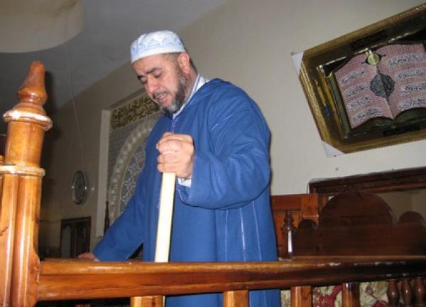 معكم الحق، فقد أكثر الشيخ النهاري