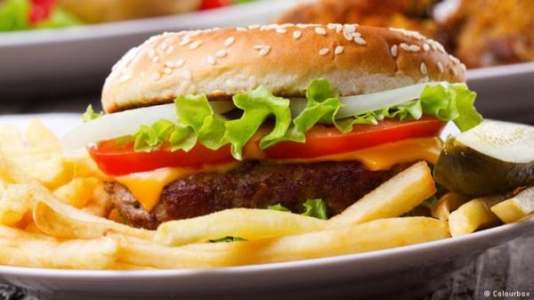 احذر.. التوتر يفتح الشهية على المأكولات المضرة بالصحة