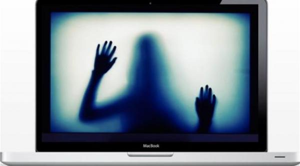 عرض جهاز "ماك بوك" مسكون بالأشباح للبيع على أي باي